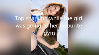 Top sharking while the girl was going to her favourite gym